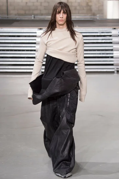 Look 4